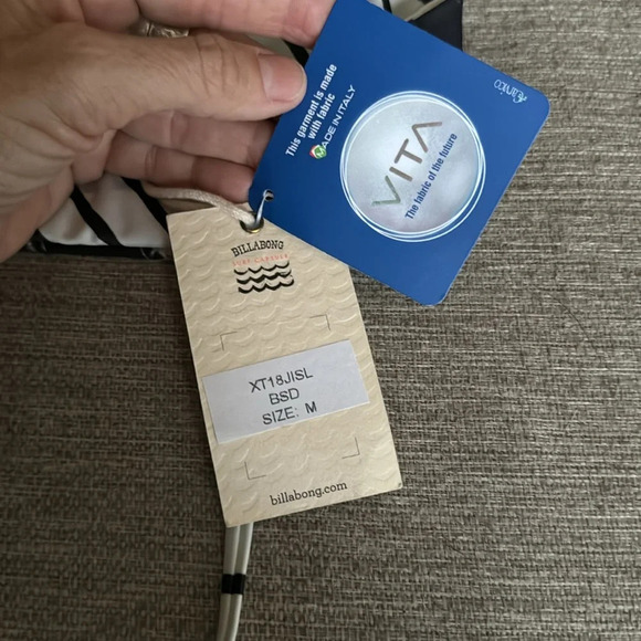 Billabong island time reversible bikini top size M ✨ NWT - Picture 7 of 11